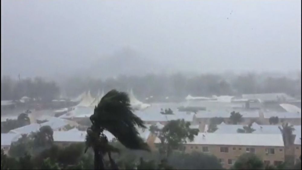 Cyclone slams NE Australia
