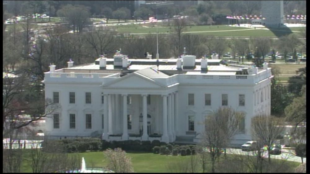 Secret Service examines suspicious package near White House