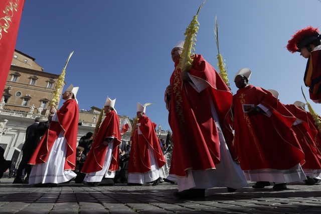 Pope on Palm Sunday decries suffering from war, terrorism