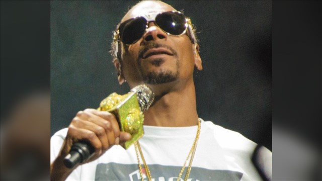 Snoop Dogg inducts Tupac into Rock Hall