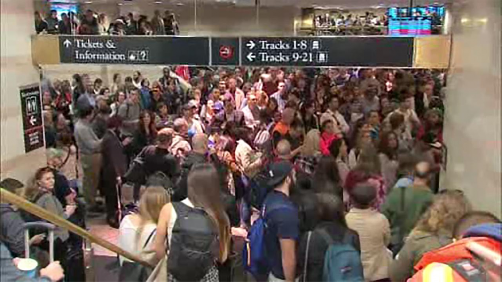 Train stuck in tunnel between NJ, NY finally makes it out