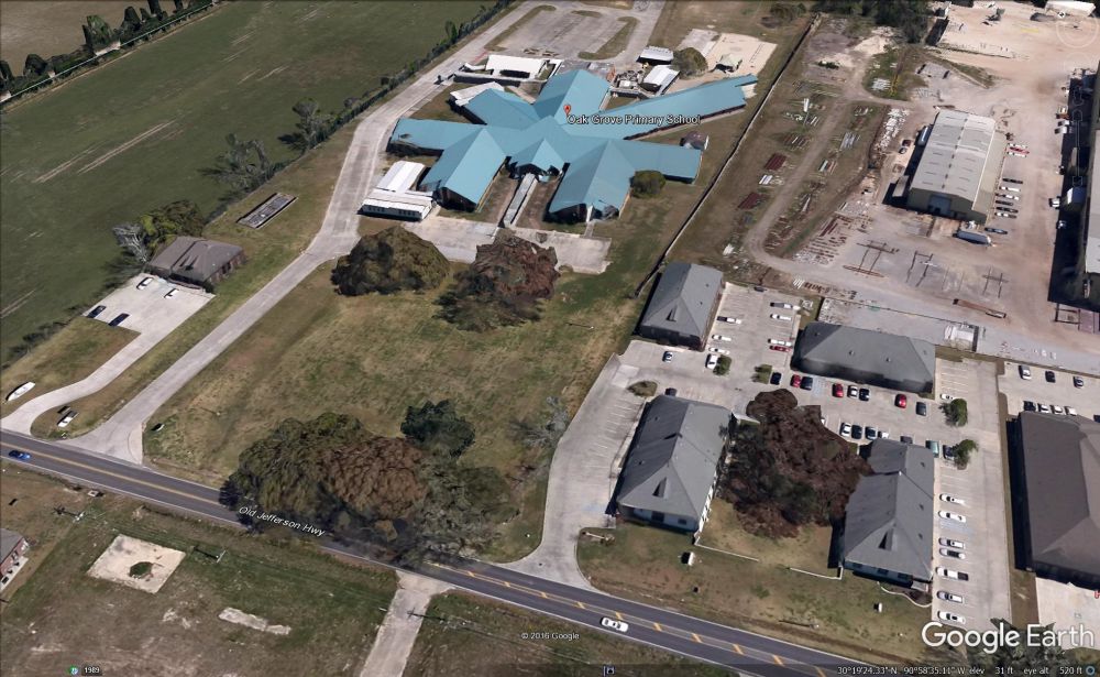 Sheriff's deputy breaks up carpool line fight among adults