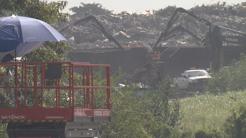 Residents near landfill say it's affecting their health