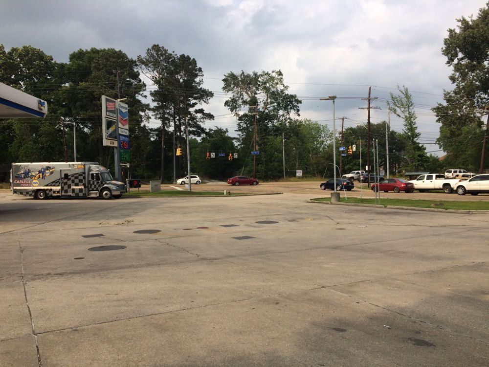 One person shot on Tiger Bend Road