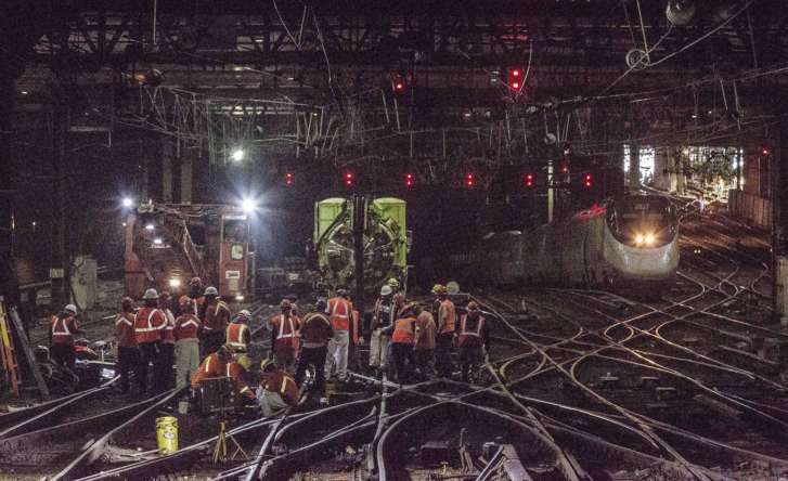 Amtrak crews fail to meet deadline, leaving a nasty commute in New York