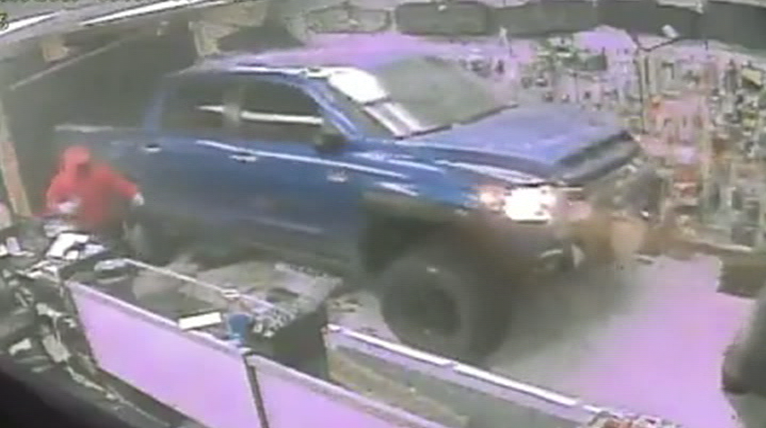 Police: Thieves ram truck through Florida gun store
