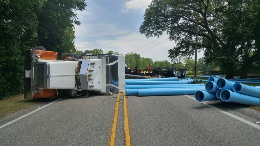 Traffic diverted after 18-wheeler overturns in Grosse Tete