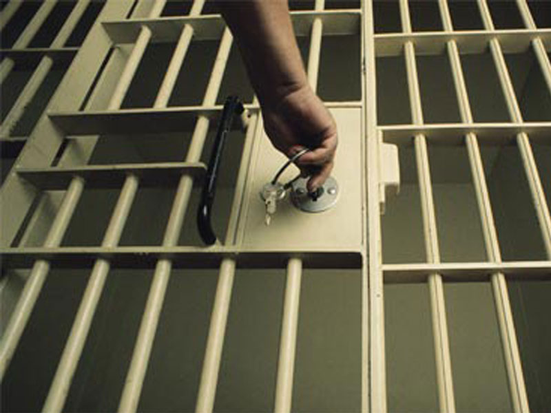 New Orleans jail employee arrested in smuggling case