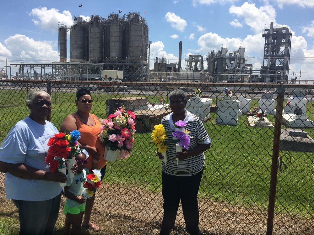 Descendants of slave claim chemical plant locked them out of historic cemetery