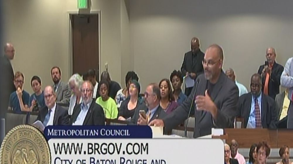 Small, but loud group, disrupts council meeting Wednesday