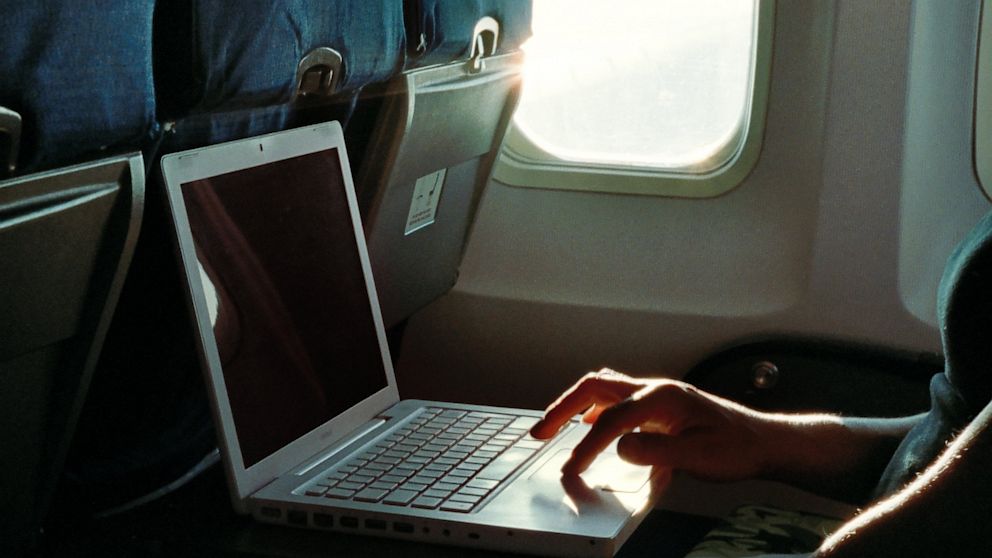 US official mulling greatly expanding airplane laptop ban