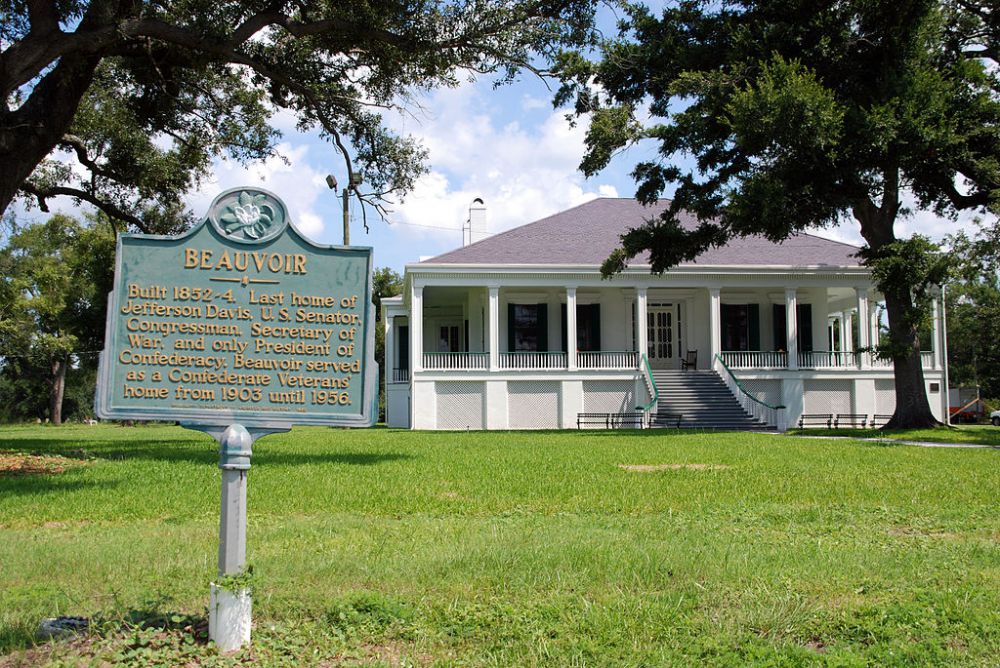 Suit: Woman attacked by camel at Jefferson Davis' last home