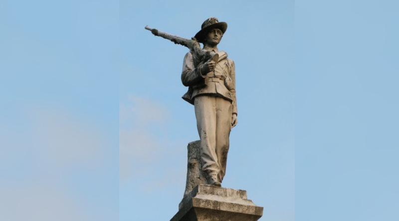 Officials in Florida debate fate of Confederate statue