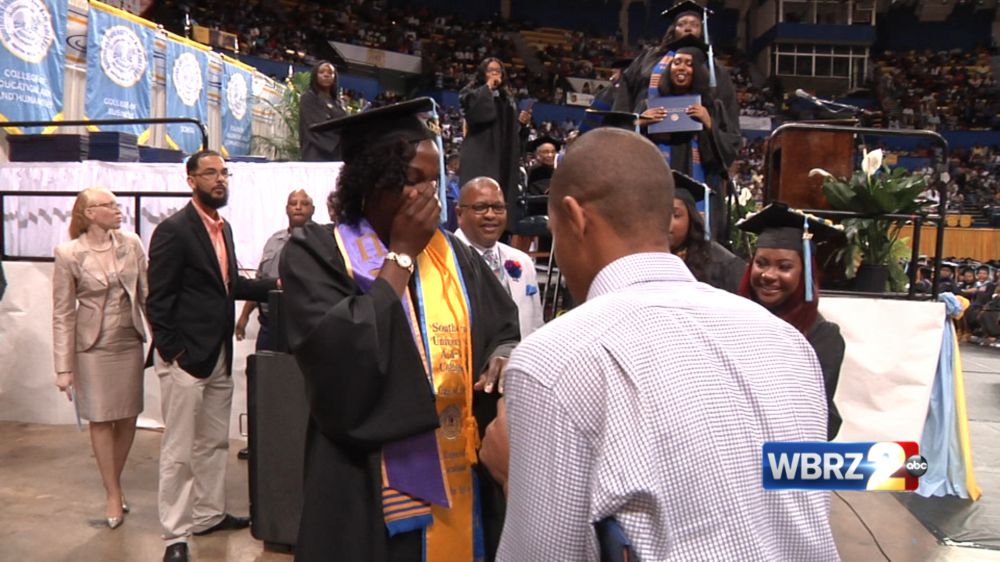Boyfriend proposes to Southern University graduate at ceremony