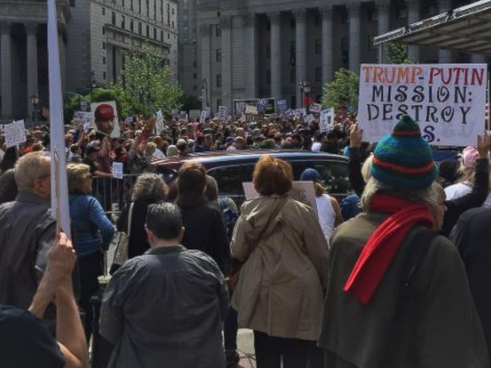 Police detain large crowd near Portland rally