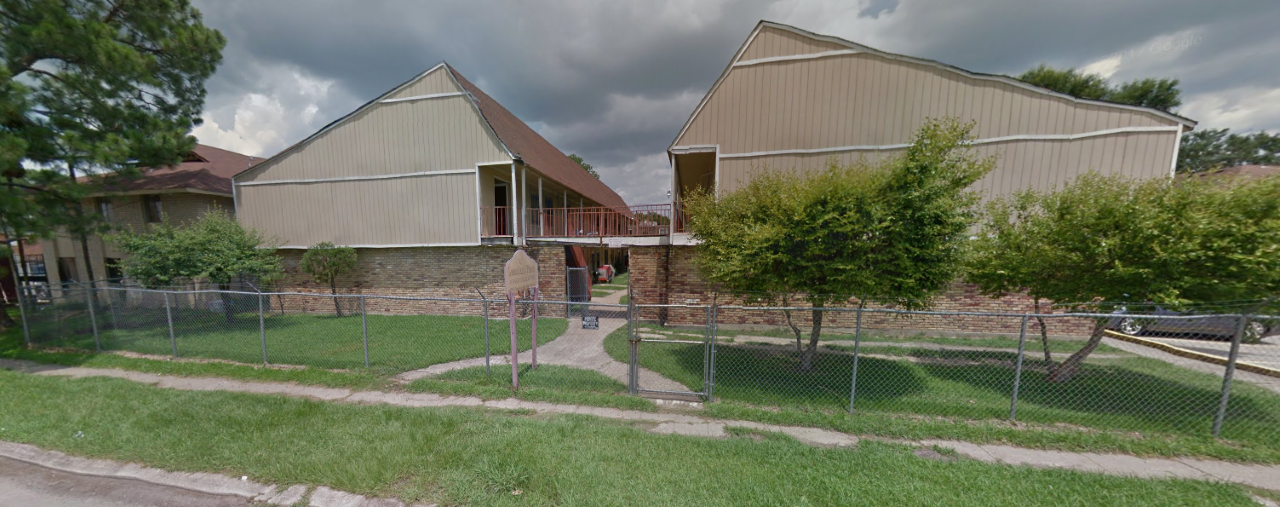 Victim dies after robbery on North Donmoor Avenue