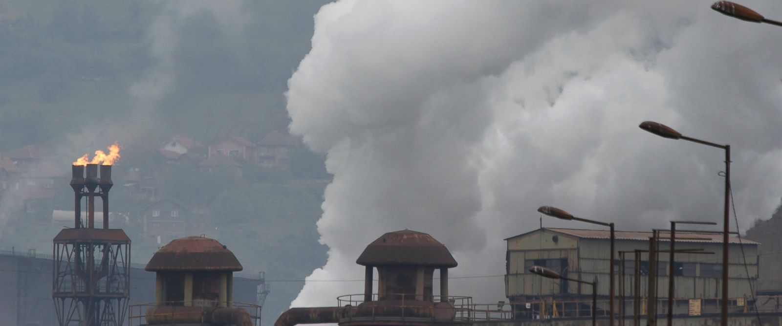 Leaders pledge to boost climate efforts