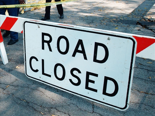 Overturned 18-wheeler closes Highland Road at Gardere